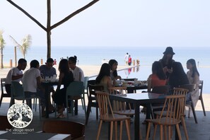 Se sirven desayunos, comidas y cenas 