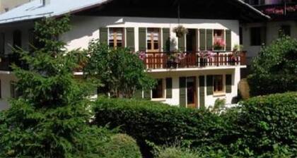 Appartement dans maison individuelle avec jardin 2 étoiles