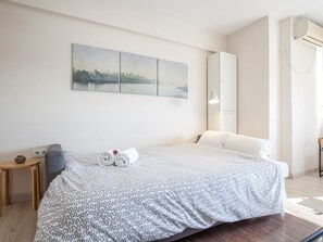 Strykjärn/strykbräda, internet och sängkläder