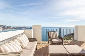 Terrace/patio - Luxury Villa with Private Pool & Breathtaking Sea Views (La Herradura)