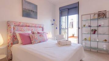 2 slaapkamers, een strijkplank/strijkijzer, internet, beddengoed