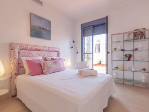 2 bedrooms, iron/ironing board, internet, bed sheets - Spectacular apartment with private terrace / WIFI (Sevilla)