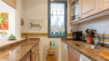 Refrigerador, microondas, horno y lavavajillas