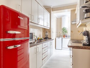 Refrigerador, microondas, horno y lavavajillas 