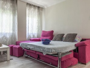 2 Schlafzimmer, BĂŒgeleisen/BĂŒgelbrett, Internetzugang, BettwĂ€sche