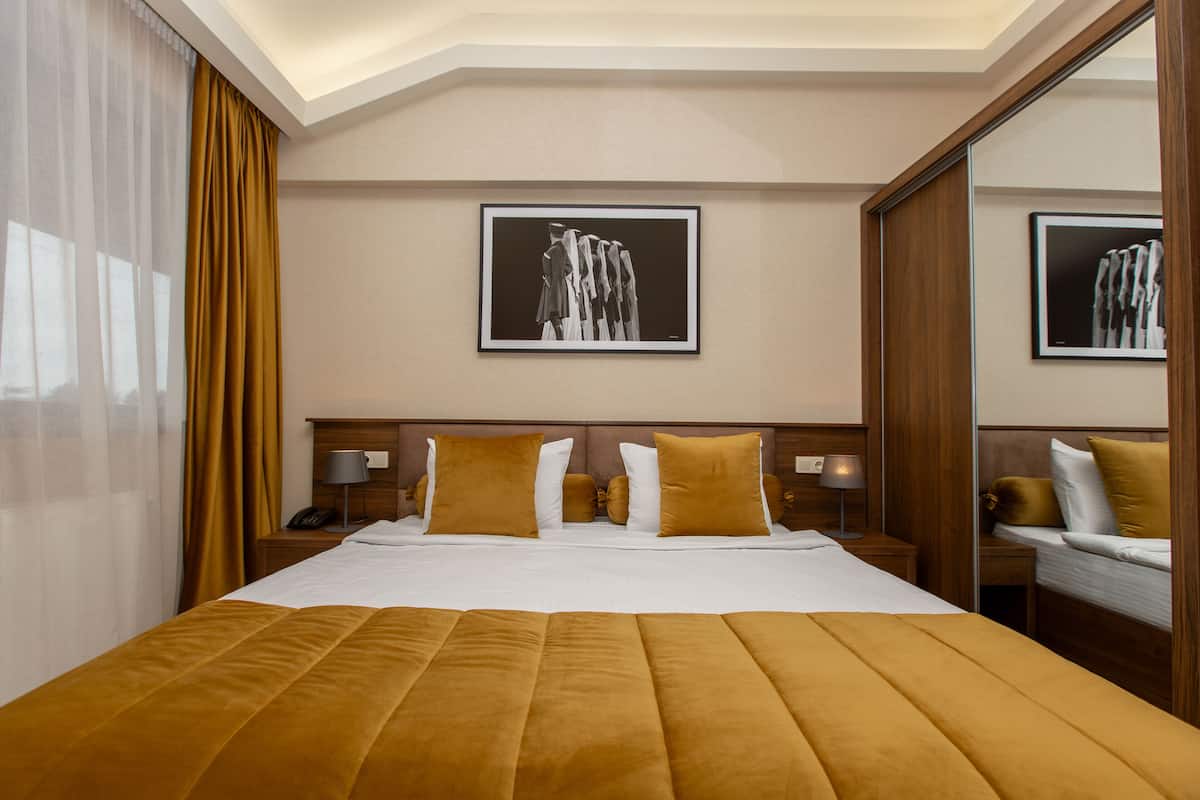 Economy tweepersoonskamer | 4 slaapkamers, een bureau, gratis wifi, beddengoed