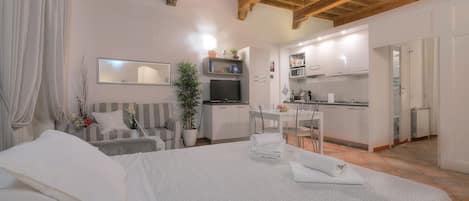 Deluxe Apartment, 1 Bedroom | Private kitchen | Full-size fridge, microwave, oven, stovetop