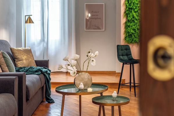 Familienapartment | Wohnbereich | 50-cm-Smart-TV mit Digitalempfang, Fernseher