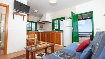 TV, DVD player, books, stereo