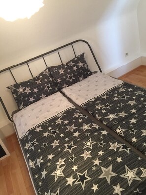 Classic Apartment, 2 Bedrooms | Soundproofing, iron/ironing board, free WiFi, bed sheets - 2 Zimmer Wohnung in Ludwigsburg Mitte (Ludwigsburg)