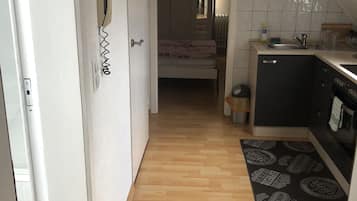 Apartamento clássico, 2 quartos | Cozinha privada | Geladeira grande, micro-ondas, fogão, cooktop