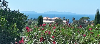 Detached villa, 3 bedrooms, superb sea view, quiet, golf st tropez