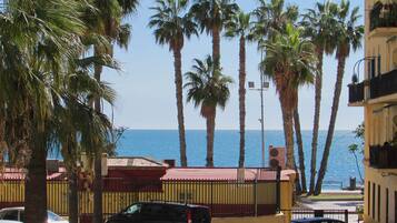 Parkeerplaatsen op het terrein