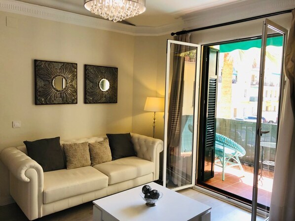 Televisor intel·ligent, videojocs, reproductor de DVD i llibres 