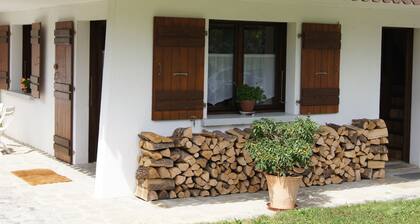 Holz-Innenstudio mit Blick auf den Mont Blanc