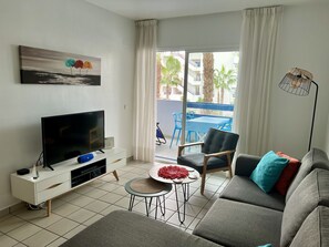 TV connectée, lecteur de DVD, livres