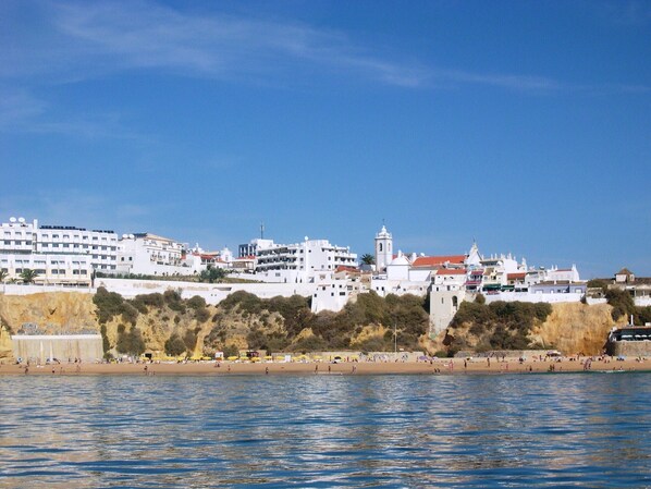 Beach nearby, sun loungers, beach towels