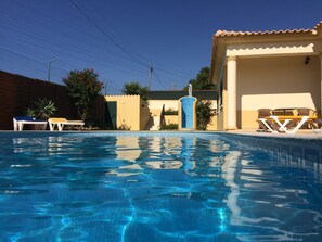 Außenpool, Liegestühle