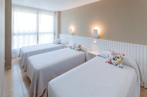 3 slaapkamers, een strijkplank/strijkijzer, gratis wifi, beddengoed