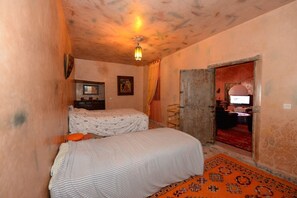 8 habitaciones, tabla de planchar con plancha, wifi y ropa de cama