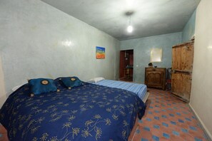 8 habitaciones, tabla de planchar con plancha, wifi y ropa de cama 