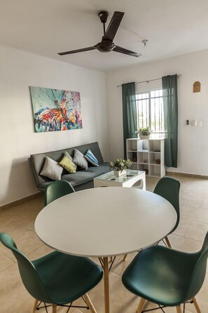 Apartment, Multiple Beds, Non Smoking | In-room dining