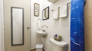 Apartment, Multiple Beds, Non Smoking | Bathroom - Departamento Paraíso Real Ibiza (Playa del Carmen)