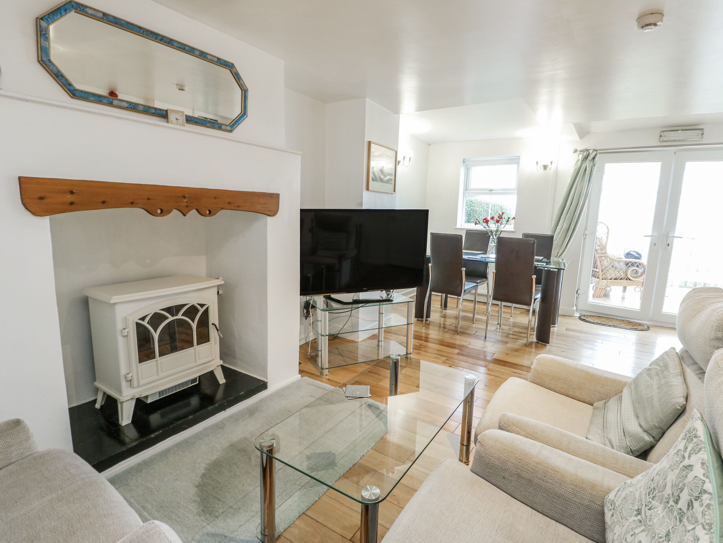 Preswylfa Apartment, Pet Friendly, With A Garden In Caernarfon - Caernarfon