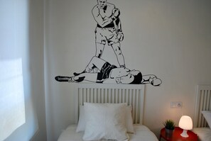 アイロン / アイロン台、WiFi (無料)、ベッドシーツ