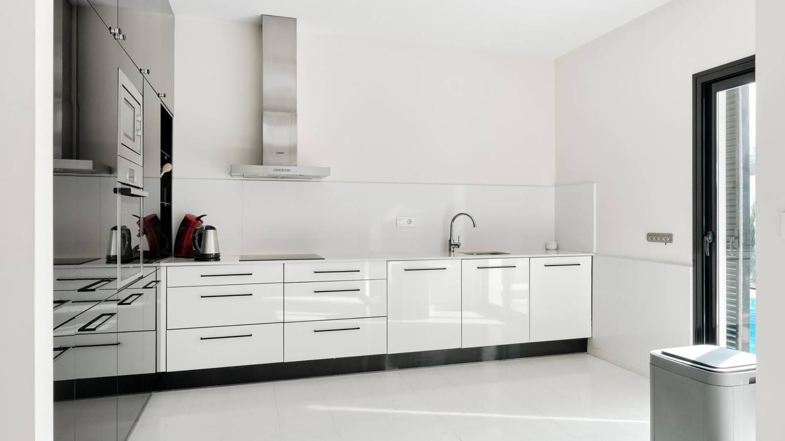 Casa van Gelder in San Fugencio / Alicante with heated waters 