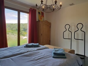 5 bedrooms, iron/ironing board, WiFi