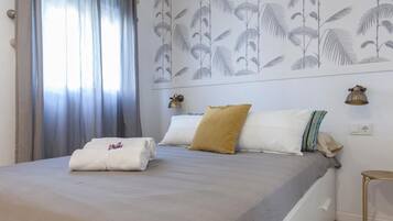 2 slaapkamers, een strijkplank/strijkijzer, internet, beddengoed