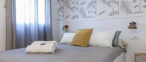 2 bedrooms, iron/ironing board, internet, bed sheets