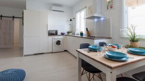 Kaffetrakter/tekoker, kjøleskap, mikrobølgeovn og ovn
