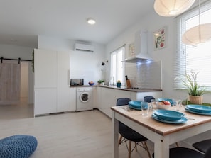 Fridge, microwave, oven, coffee/tea maker