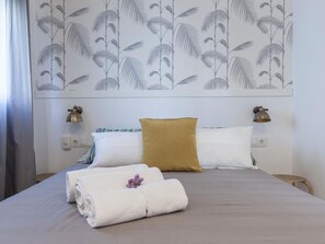 2 slaapkamers, een strijkplank/strijkijzer, internet, beddengoed