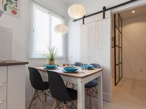 Dining - Beautiful Apt design 2 bed SEVILLA Wifi-Full_4 Pax (Sevilla)