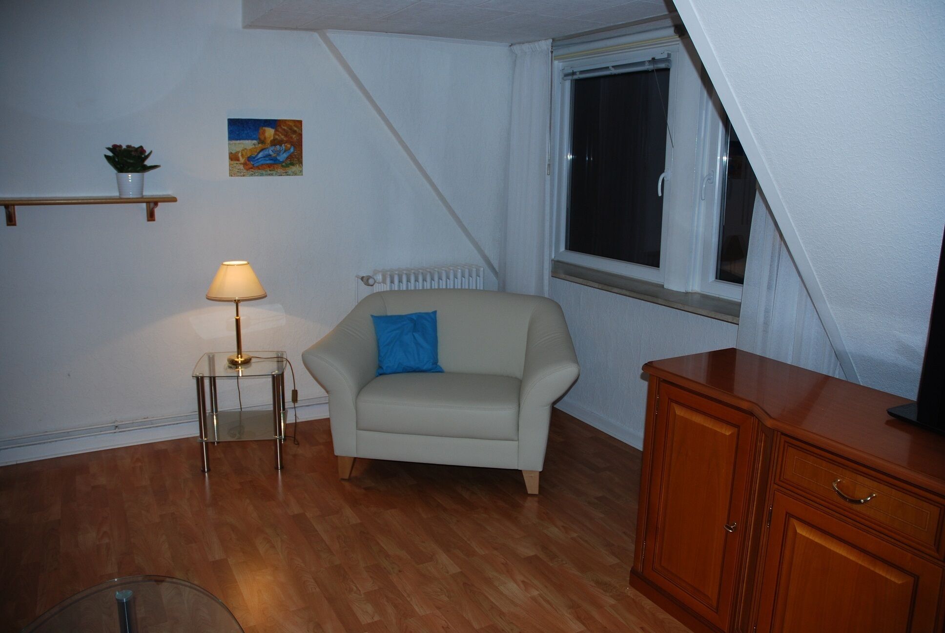 Bright 2 bedroom apartment with a forest view