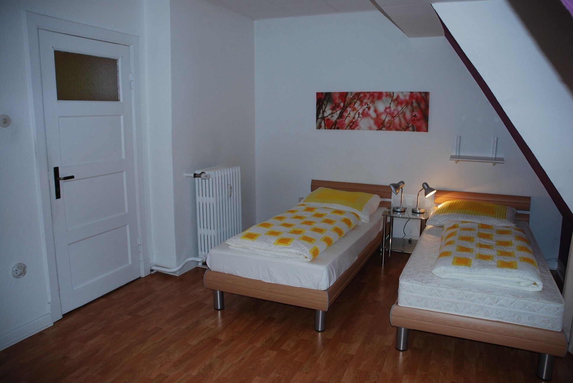 Bright 2 bedroom apartment with a forest view