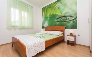 1 bedroom, WiFi - Holiday apartment 300m from the sea (Vrbnik)