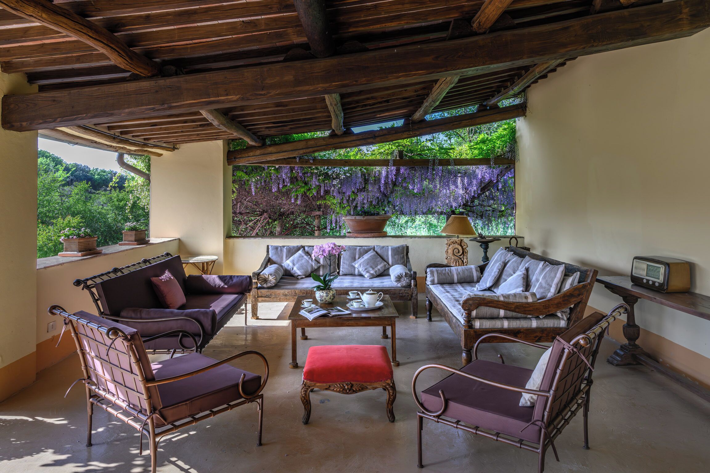 Smart TV, fireplace, Netflix, DVD player