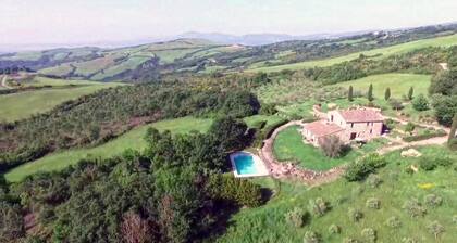 Großes Doppelzimmer: eigenes Bad, privater Zugang, Garten und Swimmingpool