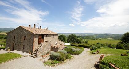 Großes Doppelzimmer: eigenes Bad, privater Zugang, Garten und Swimmingpool