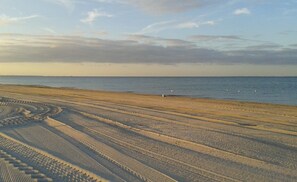 Plage à proximité, chaises longues