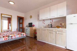 Fridge, microwave, stovetop, coffee/tea maker