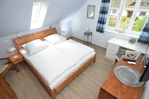 4 bedrooms, desk, iron/ironing board, travel cot