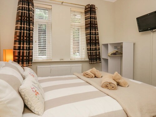 Windermere spacious 4 bed 4 bath house, parking & 5 mins walk to village & Lake