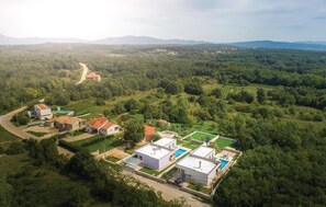 A residential area with houses, a swimming pool, and a tennis court. - Luxurious home in Marici with sauna (Marici)