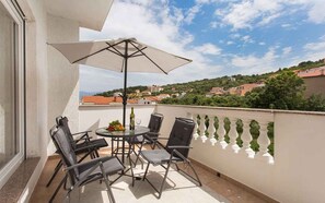 تناول الطعام بالخارج