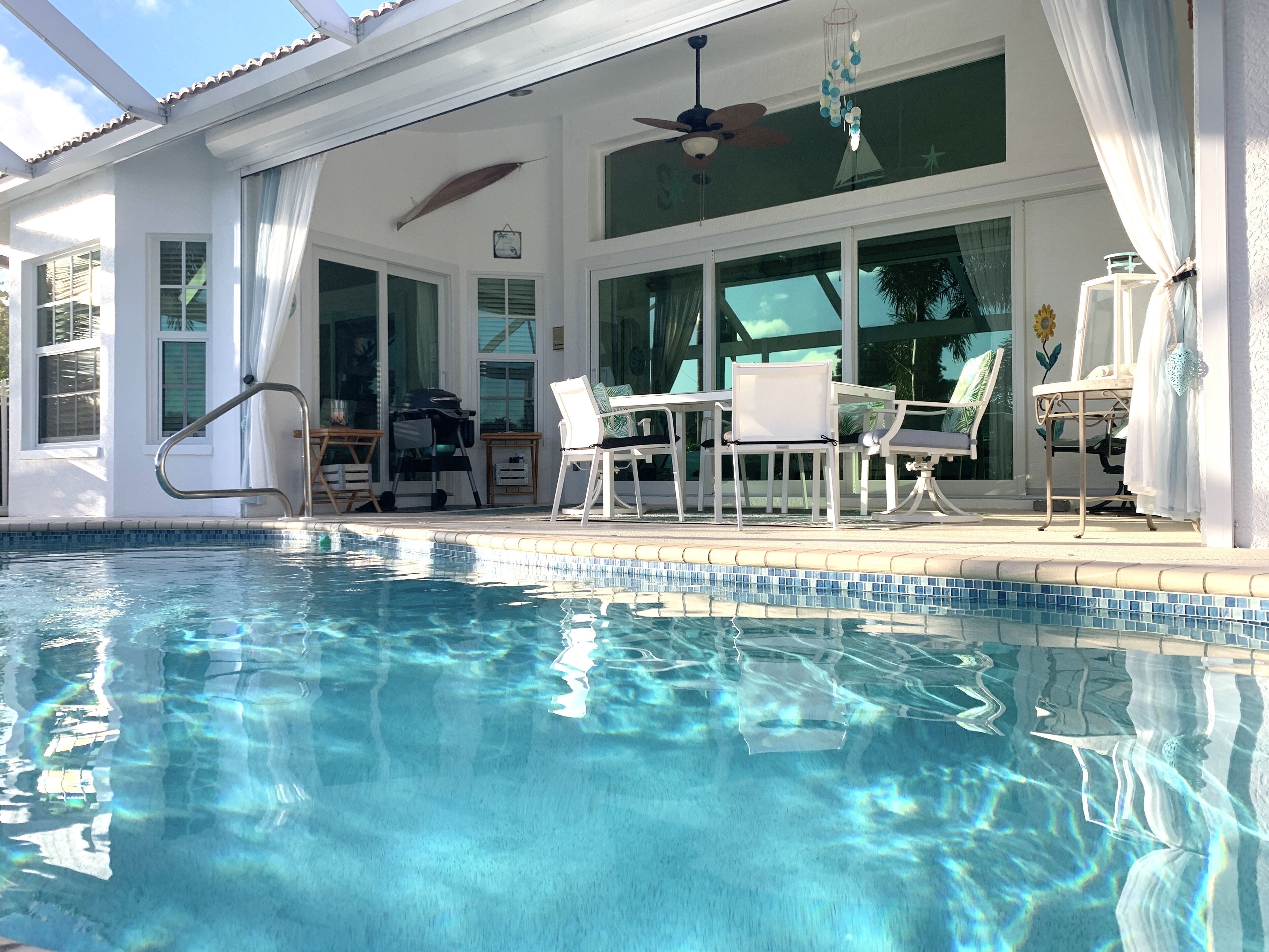 Naples, dream villa on the lake, south facing, private, heated pool, free Wi-Fi